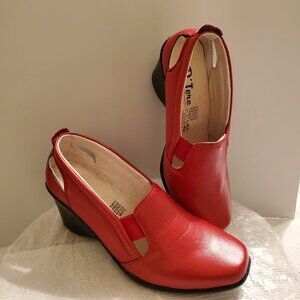 Red shoes square toe  100%  Leather Synthetic Insole Size US 7.5/EU 38. Stretch.